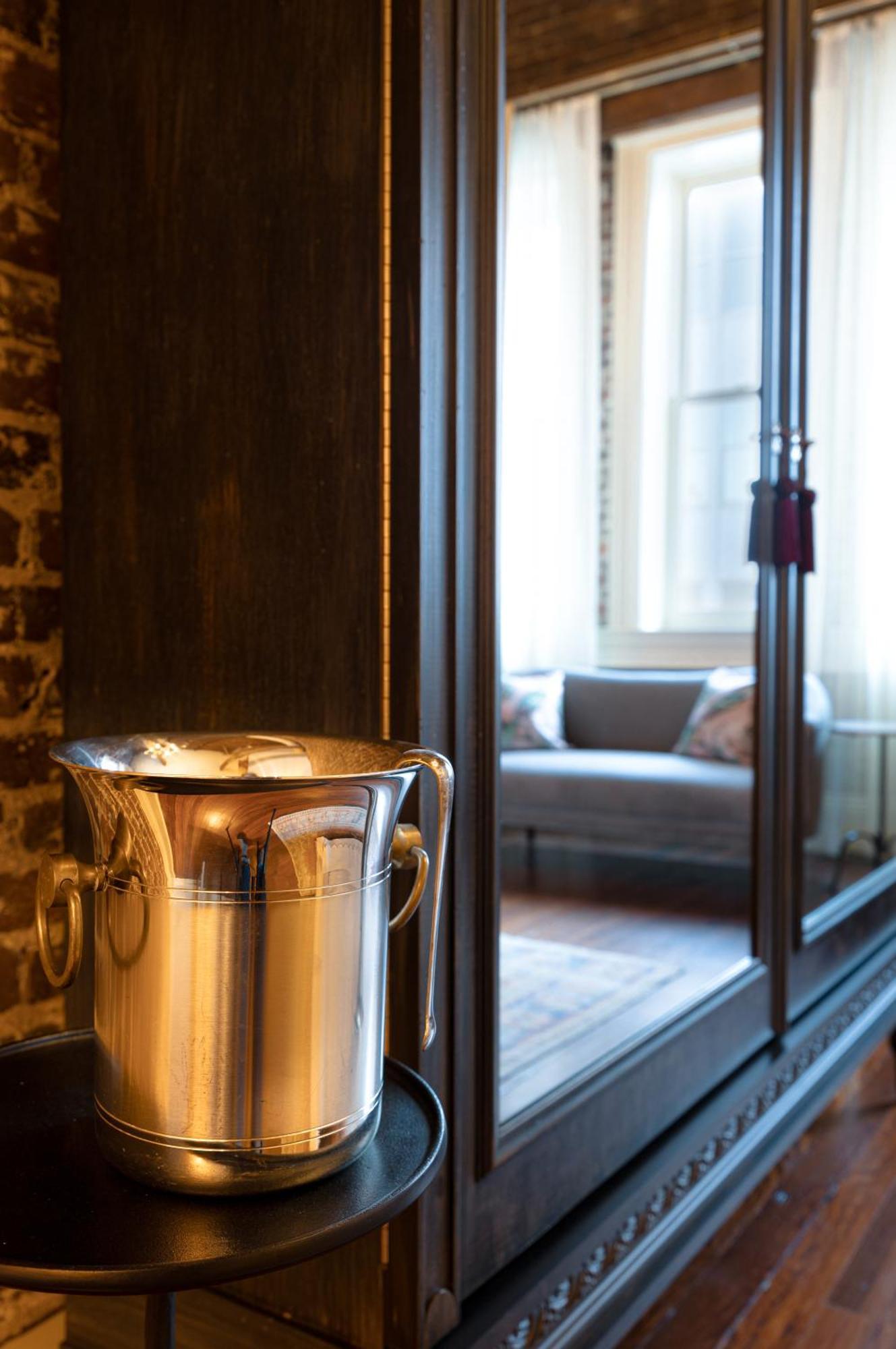 Hotel Cleo, Knoxville Downtown, A Tribute Portfolio Hotel Εξωτερικό φωτογραφία