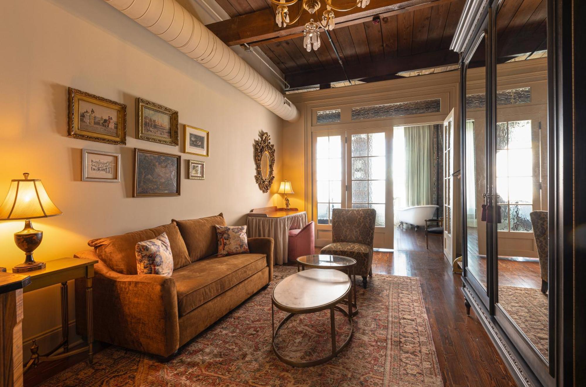 Hotel Cleo, Knoxville Downtown, A Tribute Portfolio Hotel Εξωτερικό φωτογραφία