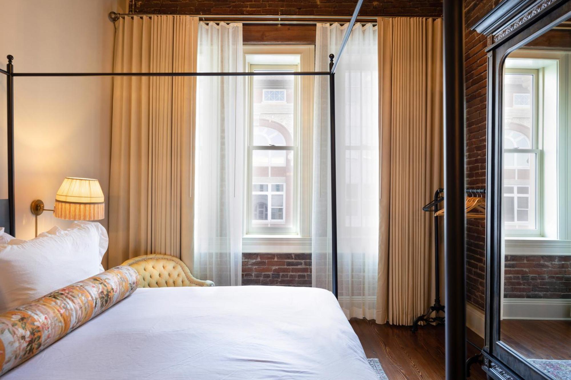 Hotel Cleo, Knoxville Downtown, A Tribute Portfolio Hotel Εξωτερικό φωτογραφία