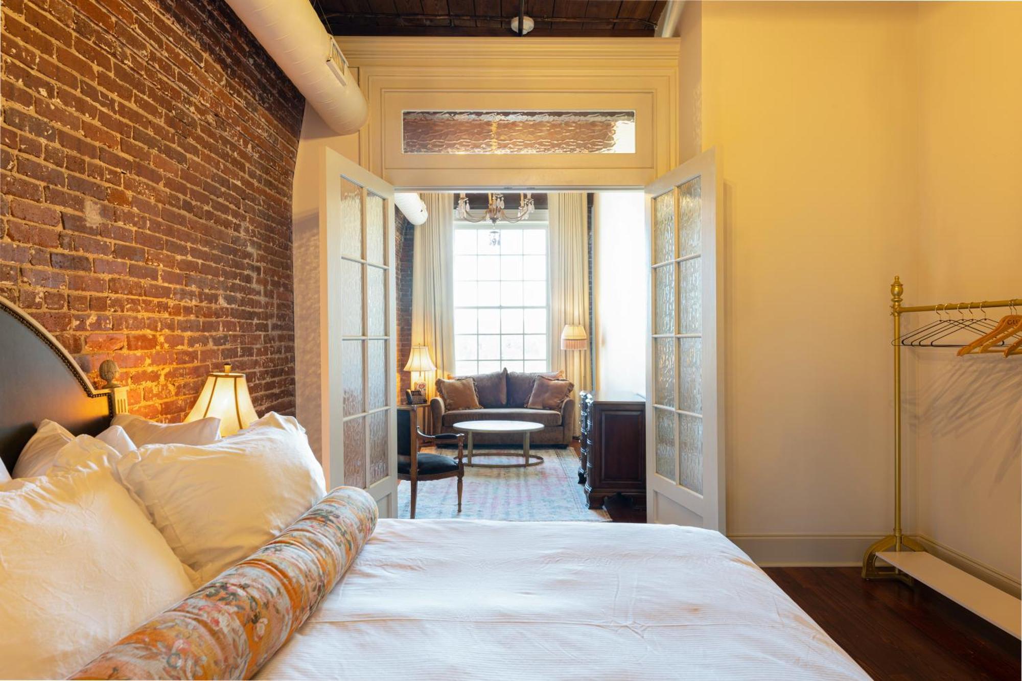 Hotel Cleo, Knoxville Downtown, A Tribute Portfolio Hotel Εξωτερικό φωτογραφία
