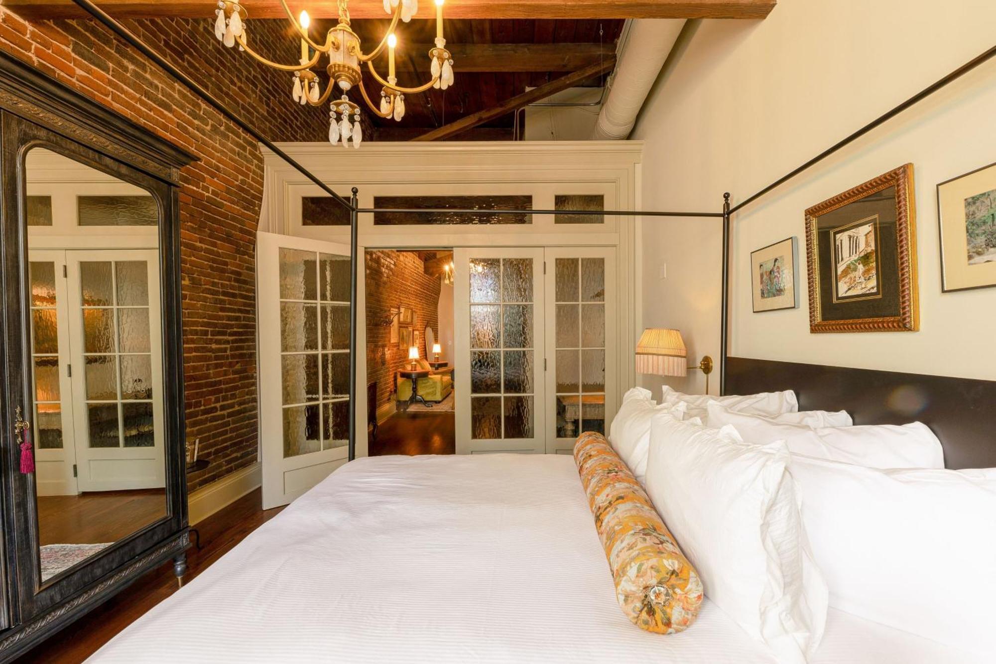 Hotel Cleo, Knoxville Downtown, A Tribute Portfolio Hotel Εξωτερικό φωτογραφία