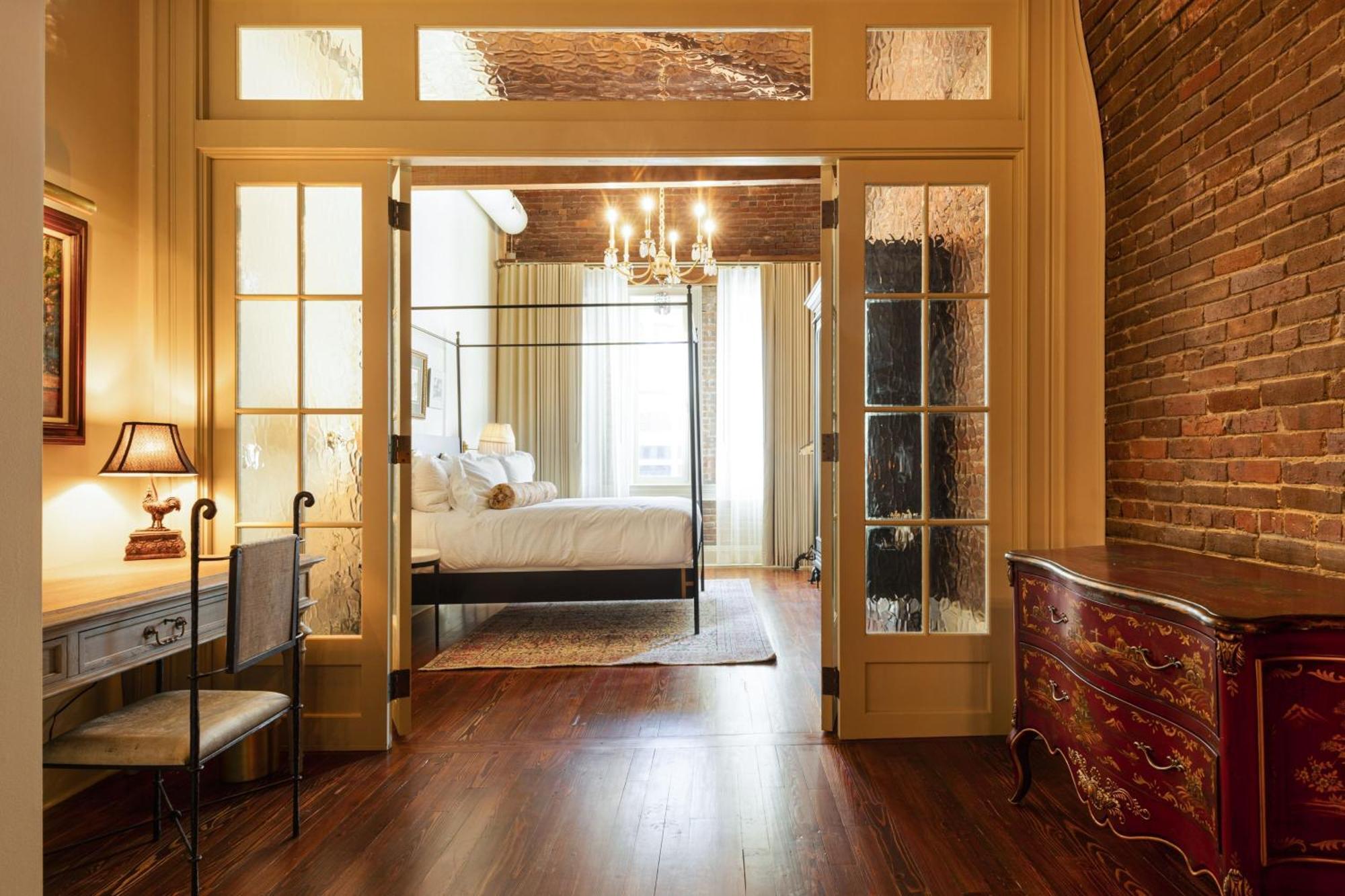 Hotel Cleo, Knoxville Downtown, A Tribute Portfolio Hotel Εξωτερικό φωτογραφία